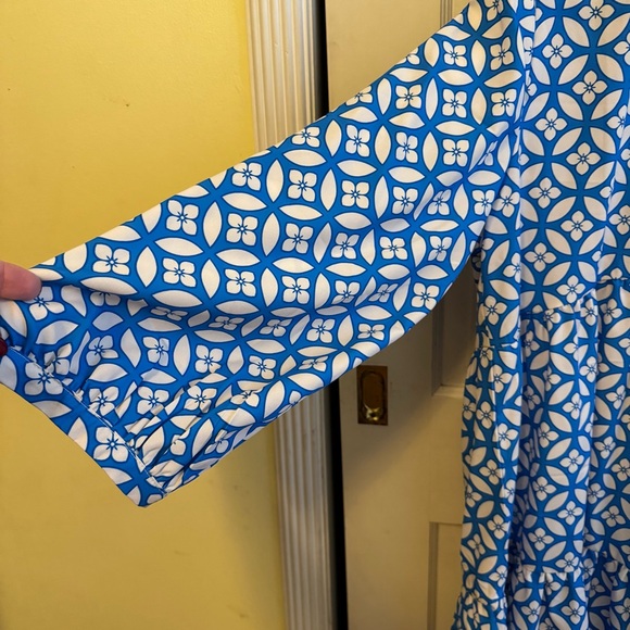 Adorable blue/white dress - Picture 2 of 4